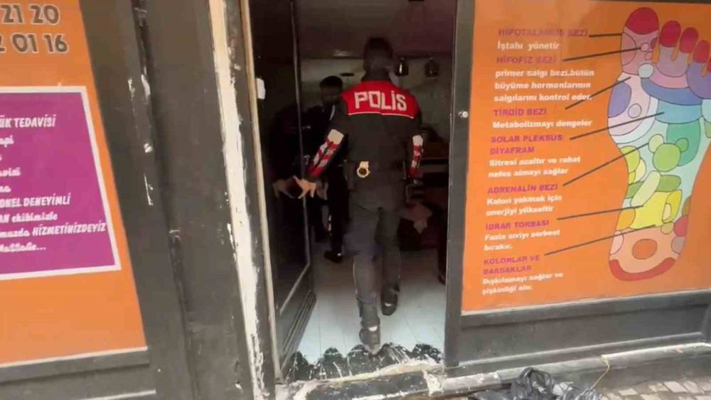 Bursa&rsquo;da fuhuş operasyonu: 21 kadın kurtarıldı, 12 ş&uuml;pheli g&ouml;zaltına alındı
