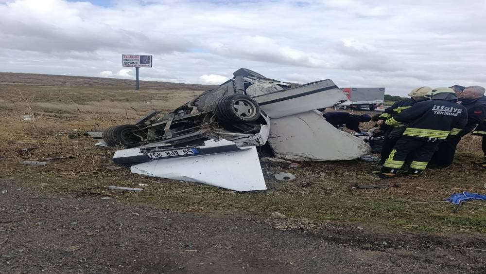 Muratlı - Tekirdağ yolunda feci kaza: 1 &ouml;l&uuml;, 3 yaralı
