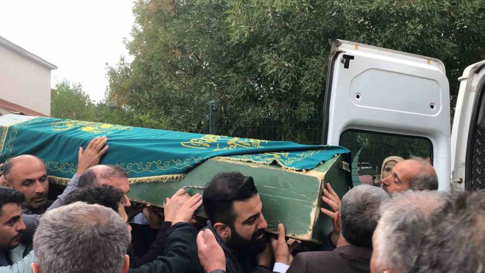 Asans&ouml;r kazasında hayatını kaybeden &ouml;ğrenci g&ouml;zyaşlarıyla toprağa verildi
