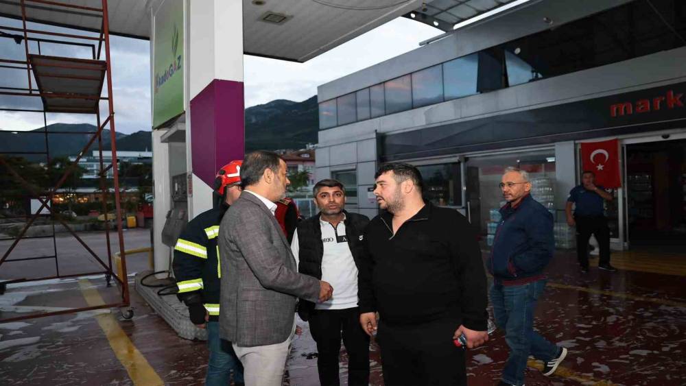 Başkan &Ccedil;avuşoğlu yangının ardından işletme sahipleri ve &ccedil;alışanları ziyaret etti
