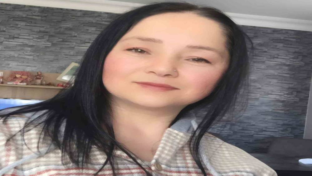 Yolun karşısına geçemeye çalışan kadın, otomobilin çarpması neticesinde hayatını kaybetti
