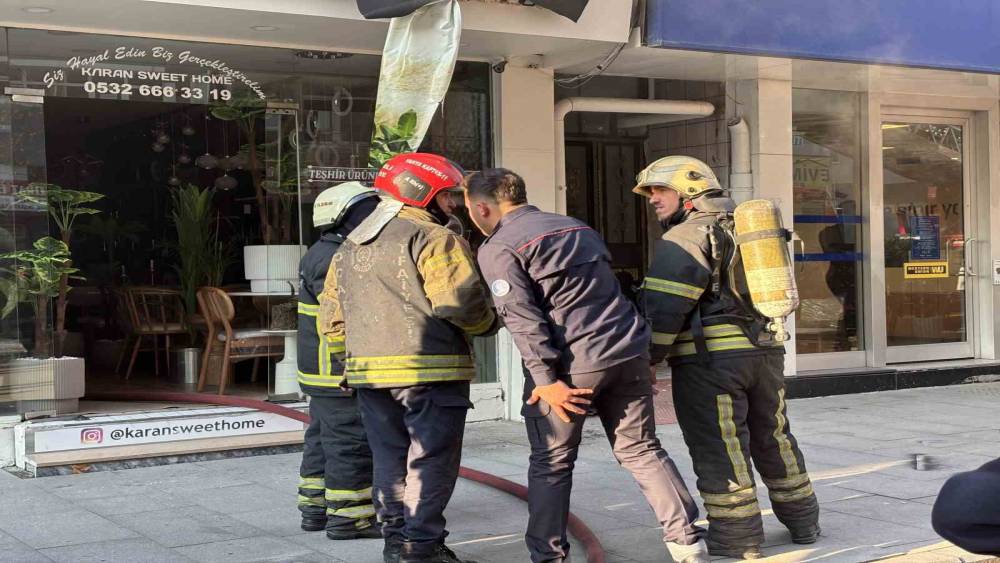 Depoda başlayan yangın mahallede paniğe yol açtı
