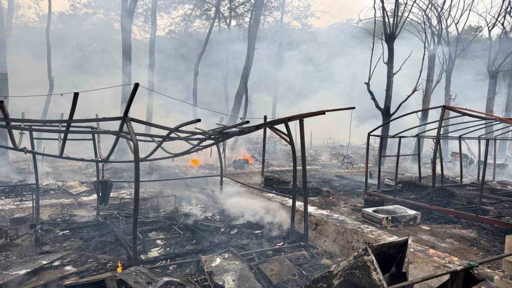 Fethiye’de onlarca karavan ve bungalov küle döndü
