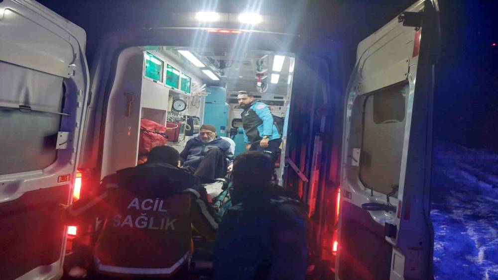 UMKE&rsquo;den zorlu kış şartlarında hasta kurtarma operasyonu
