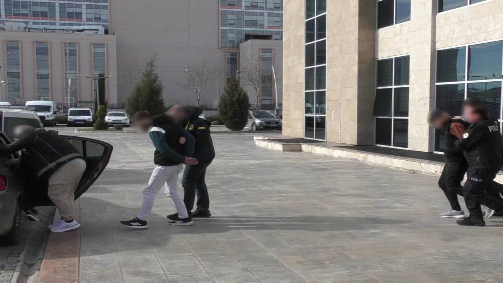 Uşak&rsquo;ta uyuşturucu operasyonlarında 3 kişi tutuklandı
