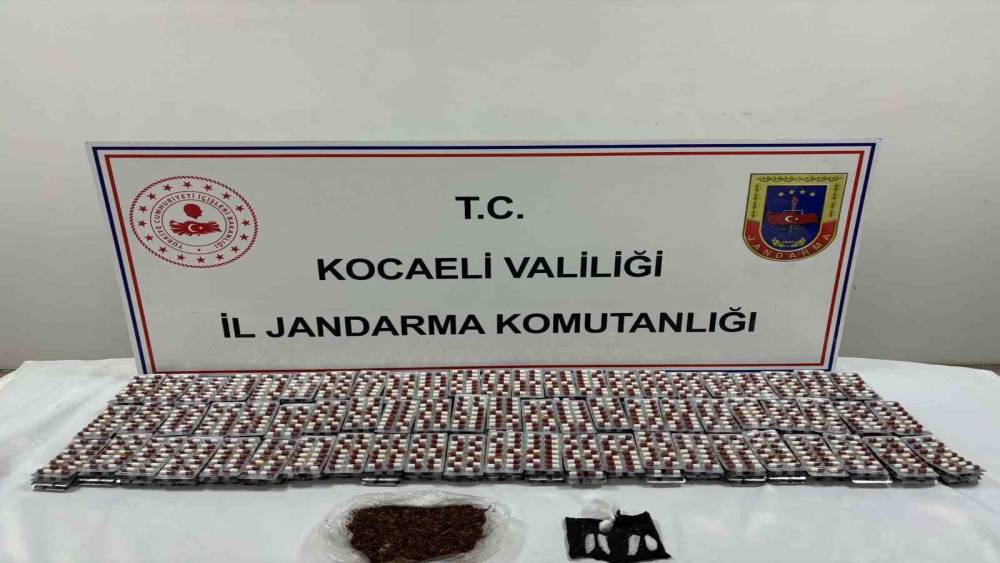 Kocaeli&rsquo;de 3 kilo bonzai ve 5 bin hap ele ge&ccedil;irildi
