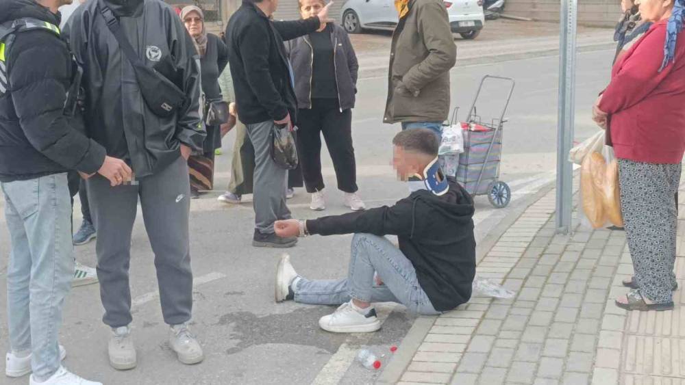 Antalya&rsquo;da motosiklet ile elektrikli bisiklet &ccedil;arpıştı: 3&rsquo;&uuml; &ccedil;ocuk 4 yaralı
