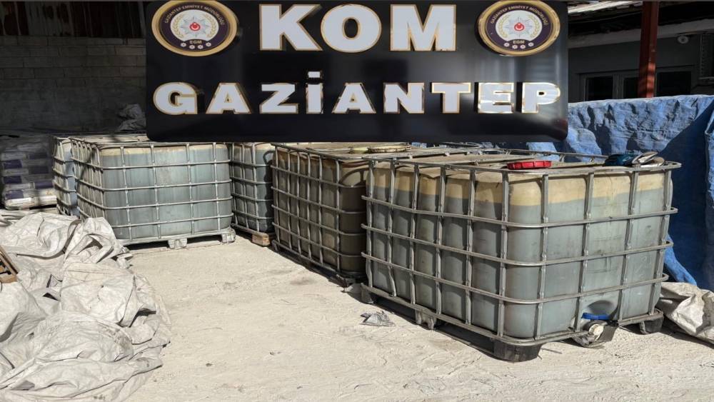 Gaziantep&rsquo;te 7 bin litre g&uuml;mr&uuml;k ka&ccedil;ağı akaryakıt ele ge&ccedil;irildi
