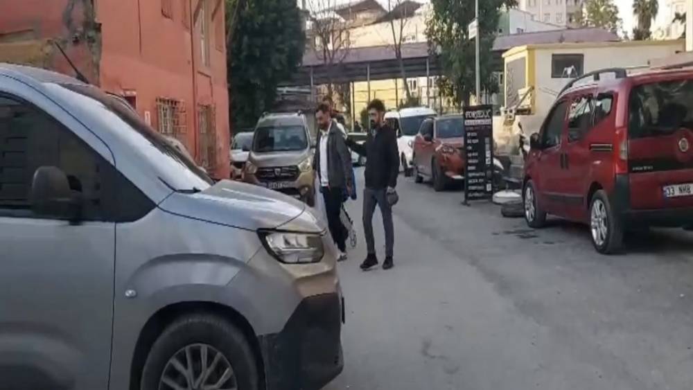 Tarsus&rsquo;ta kadın kuaf&ouml;r&uuml;ne uyuşturucu baskını
