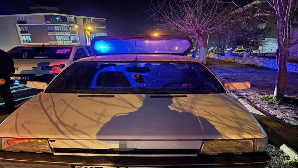 Y&uuml;ksek sesle m&uuml;zik &ccedil;alan ara&ccedil; s&uuml;r&uuml;c&uuml;s&uuml; &rsquo;dur&rsquo; ihtarına uymadı: 379 bin 246 TL ceza yedi
