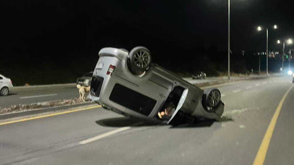 Hafif ticari ara&ccedil; takla attı
