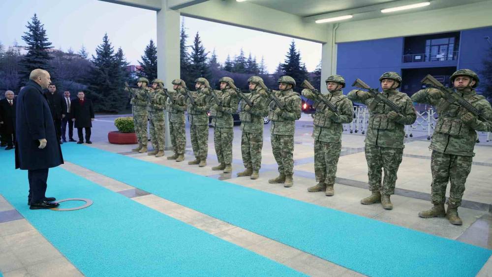 Cumhurbaşkanı Erdoğan: "Bu topraklarda huzur ve barış i&ccedil;inde yaşamak istiyorsak caydırıcılığımızı s&uuml;rekli arttırmak zorundayız"
