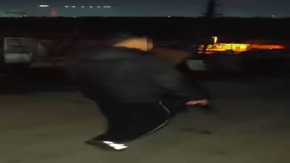 K&uuml;&ccedil;&uuml;k&ccedil;ekmece&rsquo;de uzun namlulu silahla sokakta dolaşan 2 şahıs g&ouml;zaltına alındı
