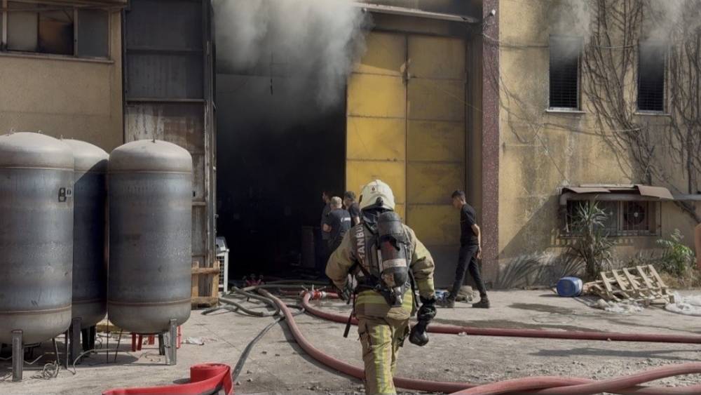 Esenyurt&rsquo;ta su pompası fabrikasında yangın

