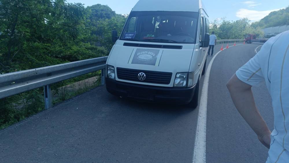 Direksiyon başında kalp krizi ge&ccedil;irdi: Şof&ouml;r hayatını kaybetti, yolcular kurtuldu
