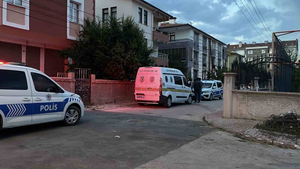 Kocası tarafından bı&ccedil;aklanan kadın ağır yaralandı
