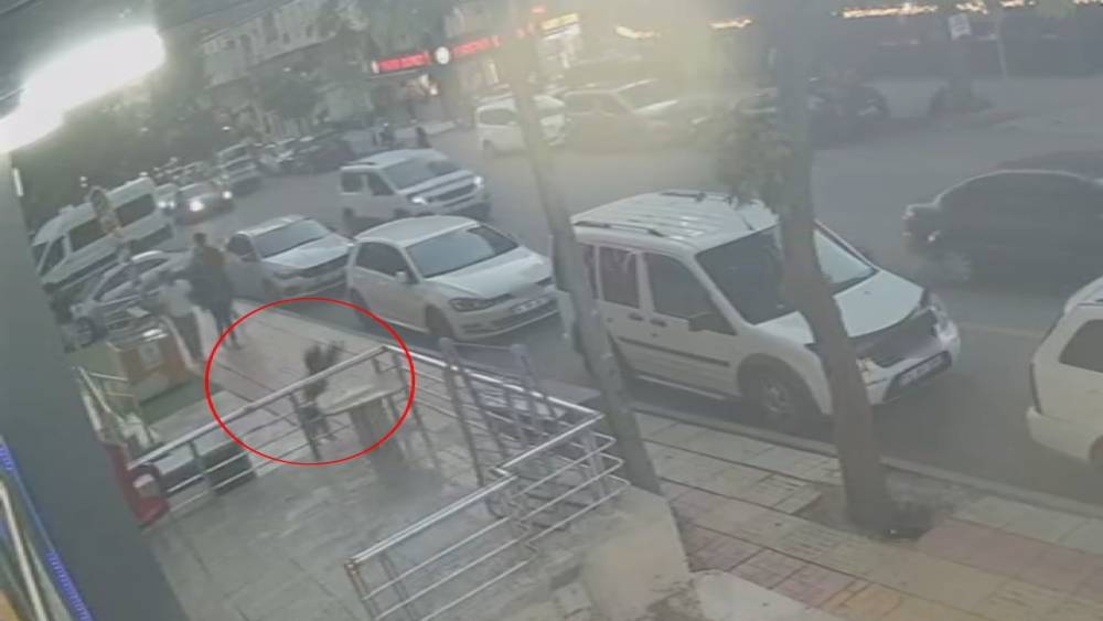 Siirt&rsquo;te 2 yaşındaki &ccedil;ocuk birinci kattan d&uuml;şerek yaralandı
