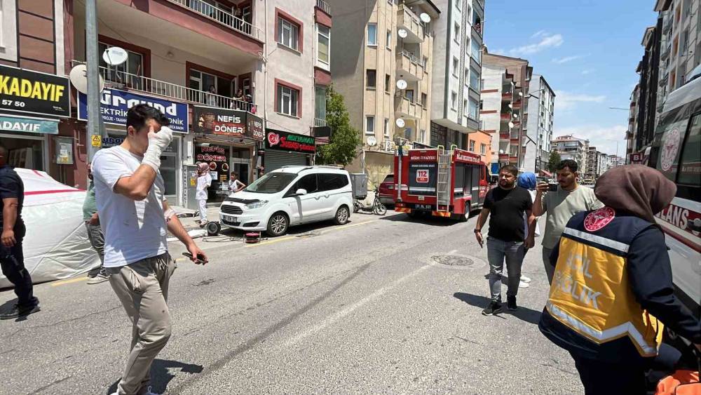 Niğde&rsquo;de nişanlı &ccedil;iftin &rsquo;ayrılık&rsquo; kavgası kanlı bitti: 1 kişi yaralandı
