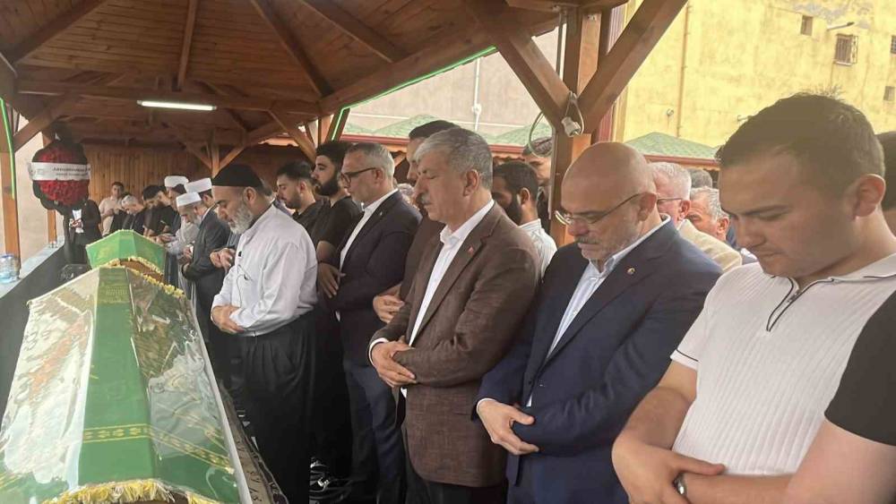 3 ay sonra d&uuml;ğ&uuml;n&uuml; olacaktı: Baba ve oğul g&ouml;zyaşlarıyla son yolculuğuna uğurlandı

