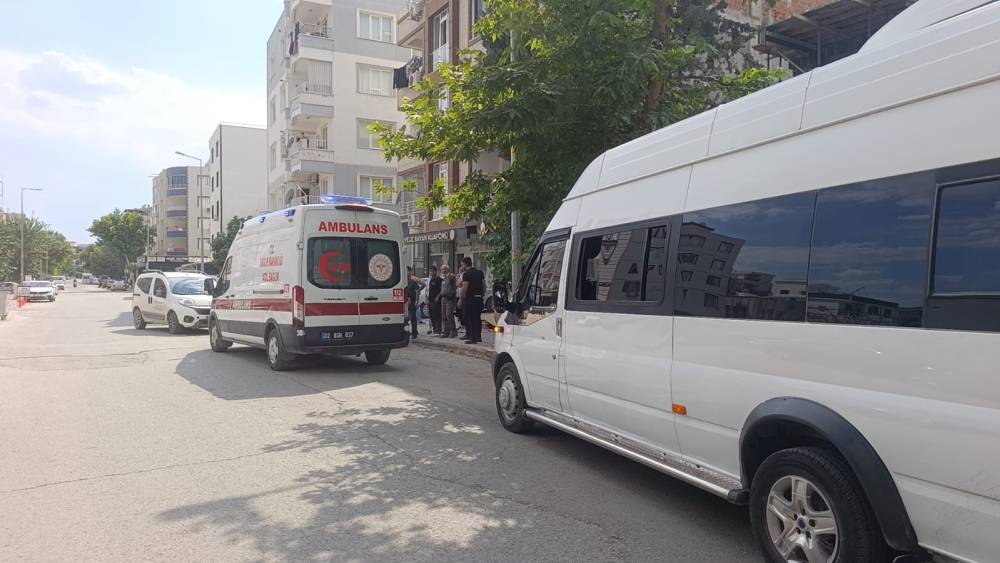 Hafif ticari ara&ccedil; ile motosiklet &ccedil;arpıştı: 1 yaralı
