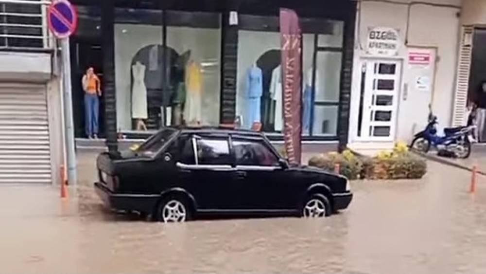 Tavşanlı&rsquo;da sağanak hayatı olumsuz etkiledi
