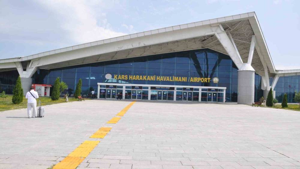 Kars Harakani Havalimanı&rsquo;nda yolcu trafiği artıyor: İlk 6 Ayda 307 bin 797 yolcuya hizmet verildi
