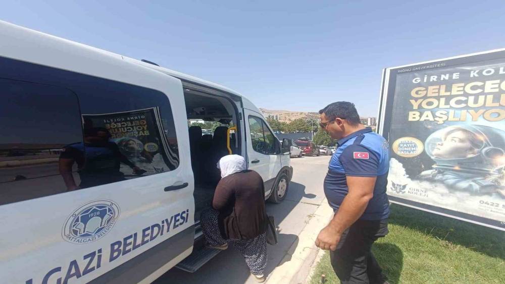 Malatya&rsquo;da hastane &ccedil;evresinde dilencilere zabıta operasyonu: 3 kişi yakalandı
