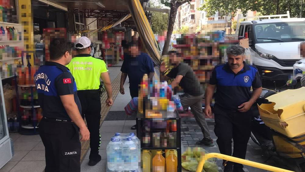 Turgutlu&rsquo;da kaldırım işgallerine ge&ccedil;it yok
