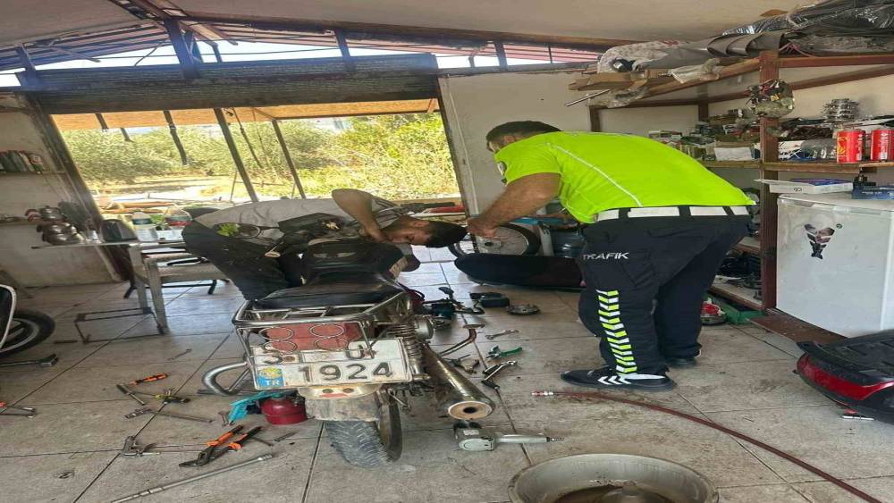 Antakya&rsquo;da motosiklet tamircileri ve yedek par&ccedil;a satıcılarına denetim
