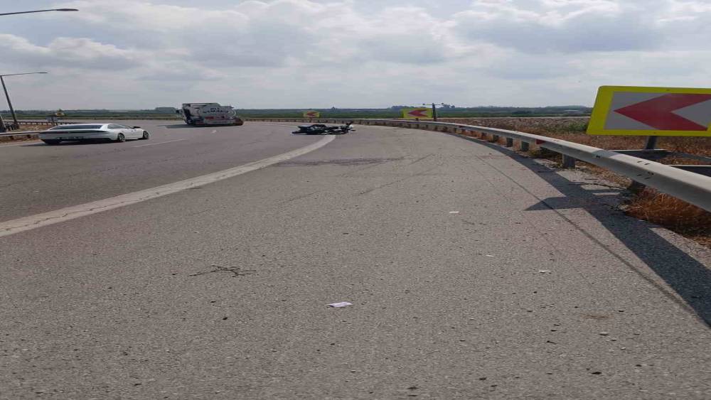 Motosiklet kazasında s&uuml;r&uuml;c&uuml; hayatını kaybetti
