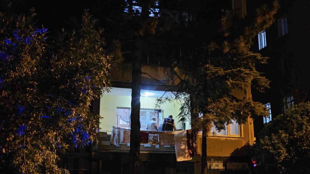 &Uuml;vey oğlu tarafından bı&ccedil;aklanan adam hayatını kaybetti
