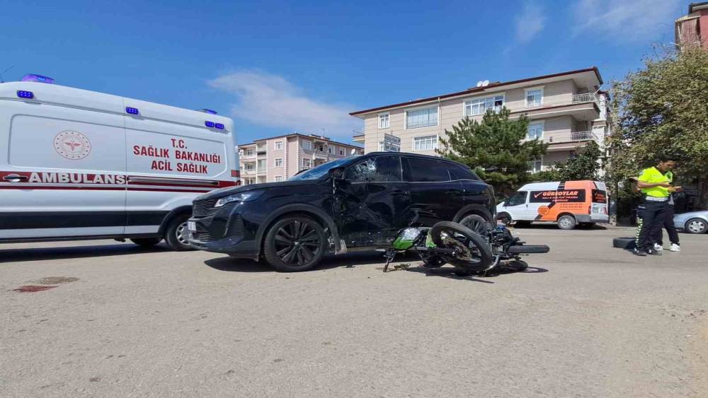 Otomobil ile motosiklet &ccedil;arpıştı: 1 ağır yaralı
