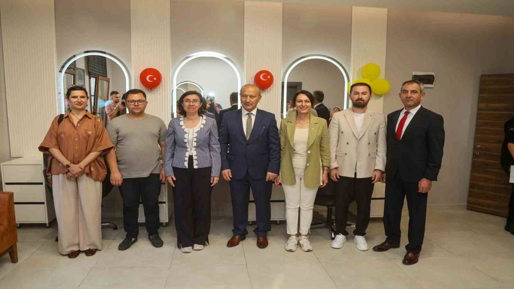 Uşak&rsquo;ta Halk Kadın Kuaf&ouml;r&uuml; hizmete a&ccedil;ıldı
