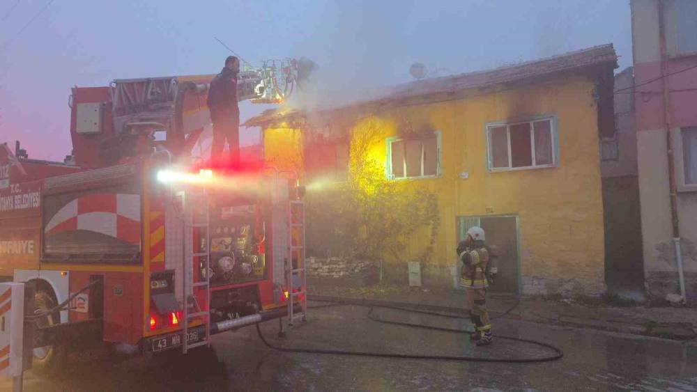 Kütahya’da ahşap evde çıkan yangında 85 yaşındaki kadın hayatını kaybetti
