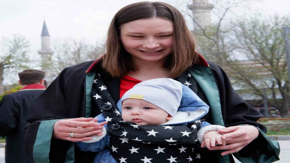 Pencereden düşen avukat kaldırıldığı hastanede kurtarılamadı
