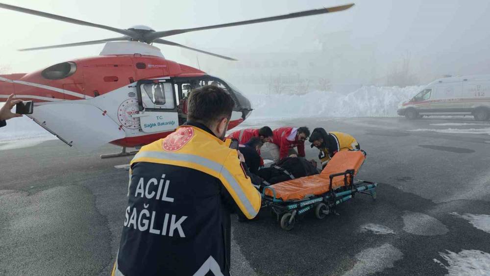 KOAH hastası ambulans helikopterle hastaneye sevk edildi
