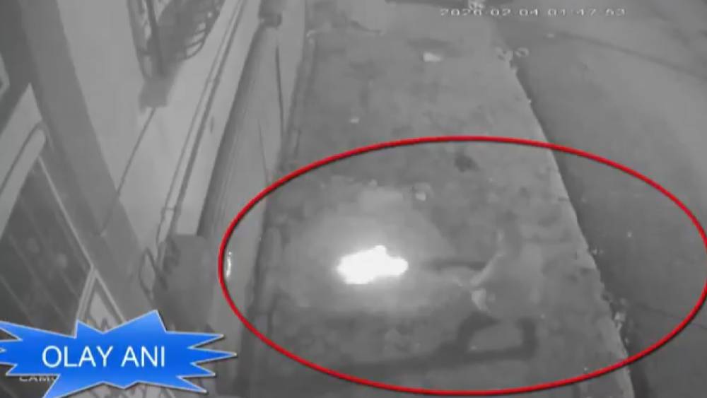 Garaja pompalı t&uuml;fekle ateş eden 2 şahıs tutuklandı: O anlar kamerada
