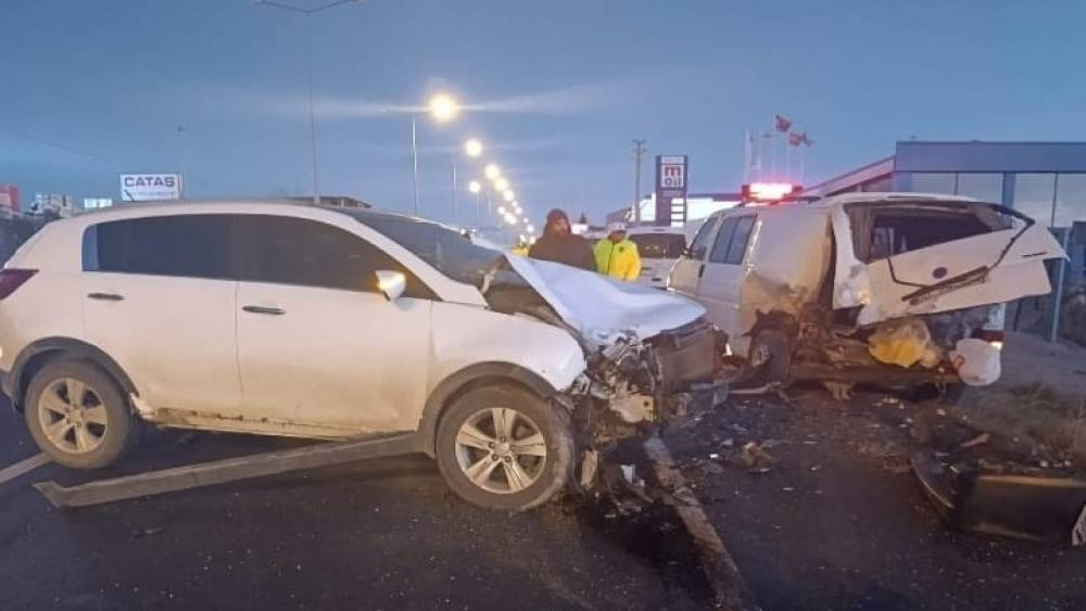 Bafra&rsquo;da otomobil minib&uuml;se &ccedil;arptı: 1 yaralı
