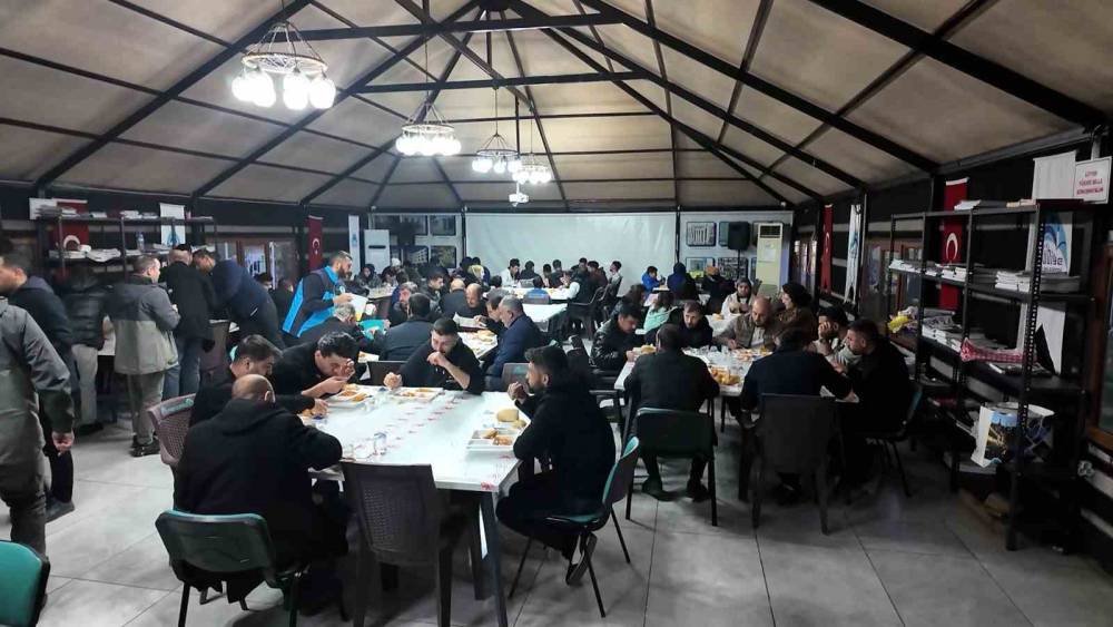 Eyy&uuml;biyeliler aynı sofrada, aynı duada buluştu
