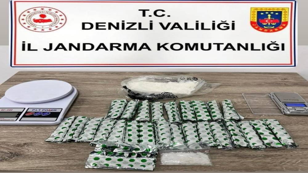 Jandarmanın g&ouml;zaltına aldığı 20 zehir tacirlerinden 6&rsquo;sı tutuklandı
