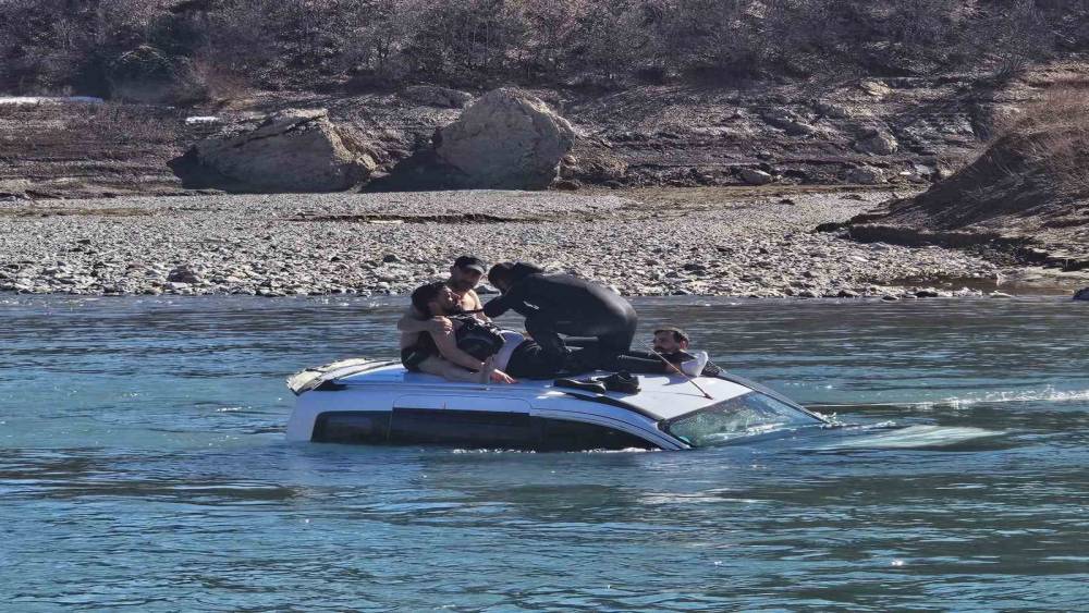 Ara&ccedil; baraj g&ouml;l&uuml;ne u&ccedil;tu: 1 yaralı
