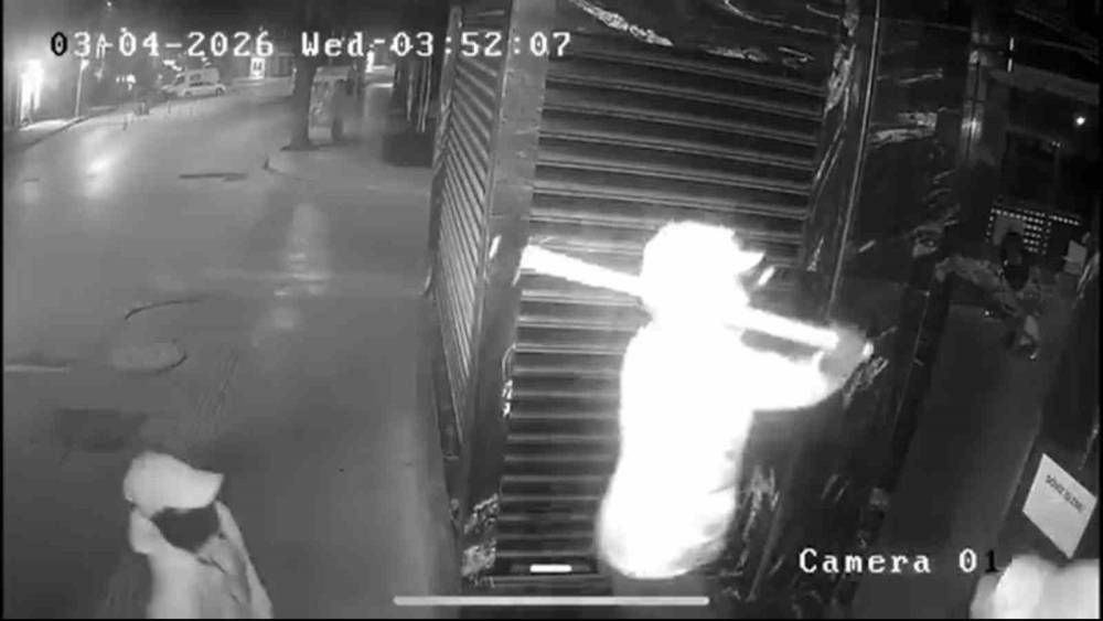 Bilecik&rsquo;te 30 saniyelik kuyumcu soygununun g&ouml;r&uuml;nt&uuml;leri ortaya &ccedil;ıktı
