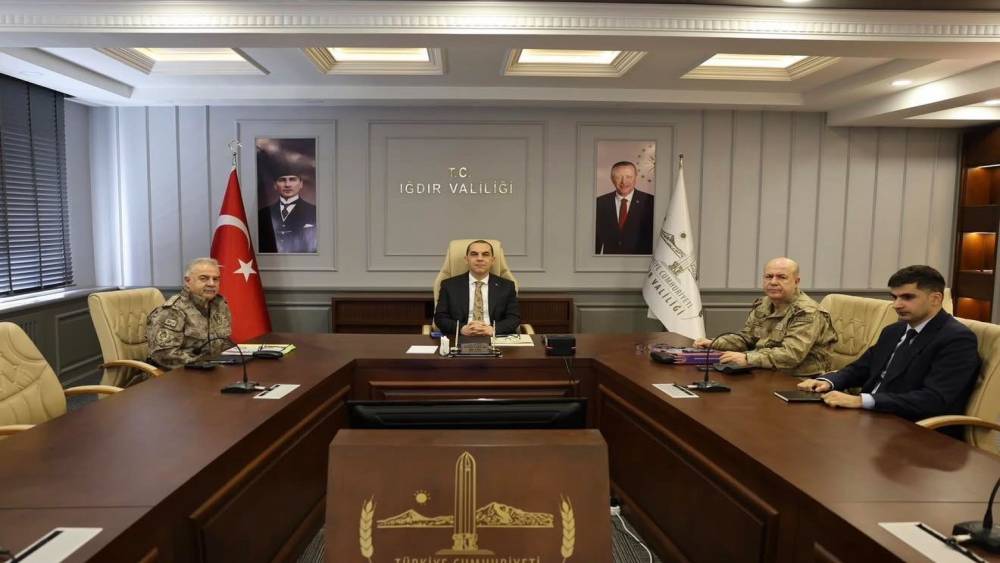 Sınır illerin valileri ile g&uuml;venlik toplantısı
