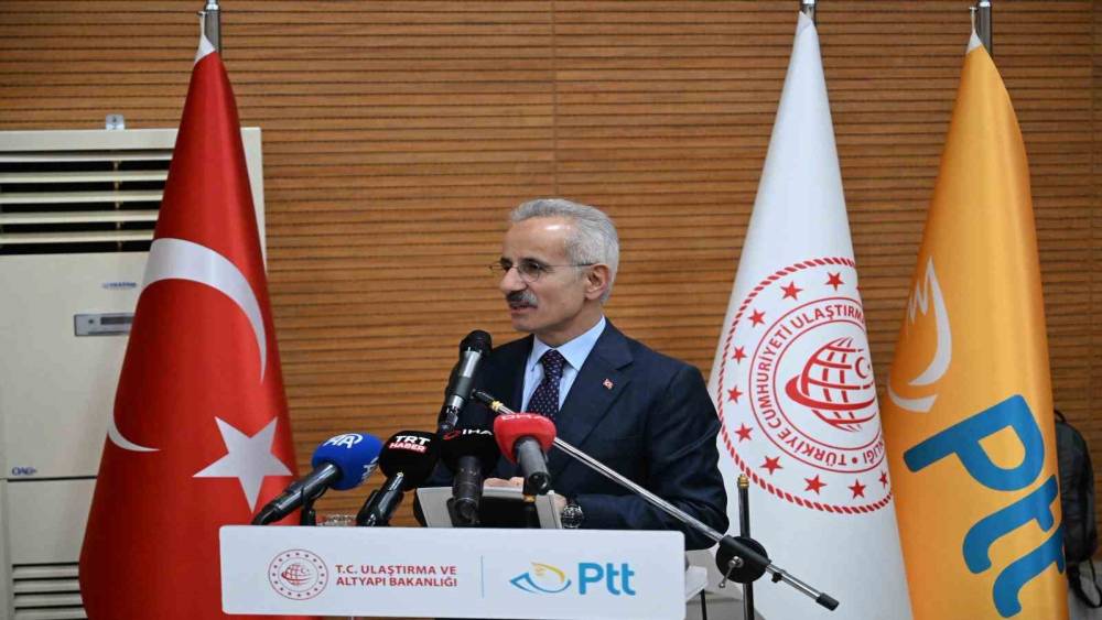 Bakan Uraloğlu: "G&uuml;nl&uuml;k kargo kabul&uuml; 1 milyon adedi aşarak tarihi bir seviyeye ulaştı"
