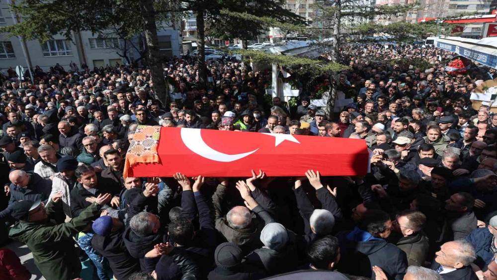 Fatma Nur &ouml;ğretmenin acılı amcası: "Fatma Nur okulunda sevilen, iyi bir &ouml;ğretmendi"
