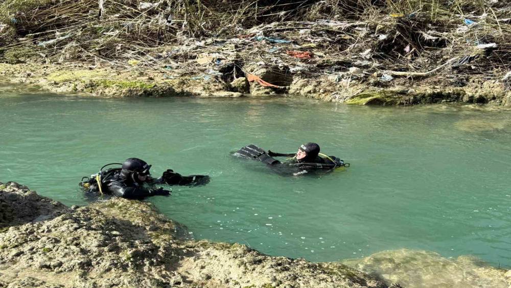 T&uuml;m ekipler seferber oldu, suda kaybolan &ccedil;ocuğu arama &ccedil;alışması s&uuml;r&uuml;yor
