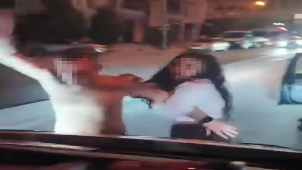 İzmir&rsquo;de trafikte tartıştığı s&uuml;r&uuml;c&uuml;n&uuml;n aracına saldıran ş&uuml;pheliye 380 bin lira ceza
