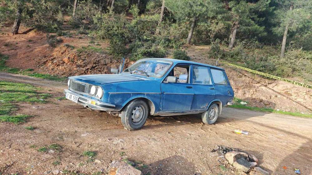 Osmaniye&rsquo;de park halindeki ara&ccedil;ta erkek cesedi bulundu
