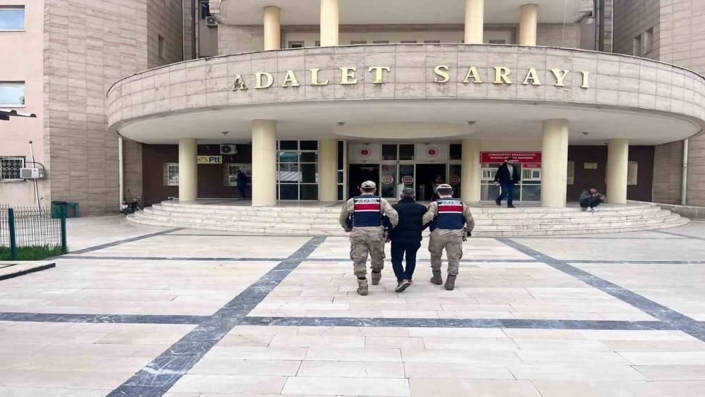 Şanlıurfa&rsquo;da dolandırıcılıktan aranan şahıs yakalandı
