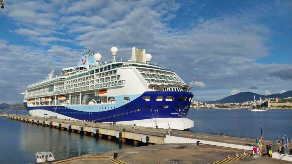 Sezonun ikinci kuruvaziyer gemisi Bodrum&rsquo;a geldi
